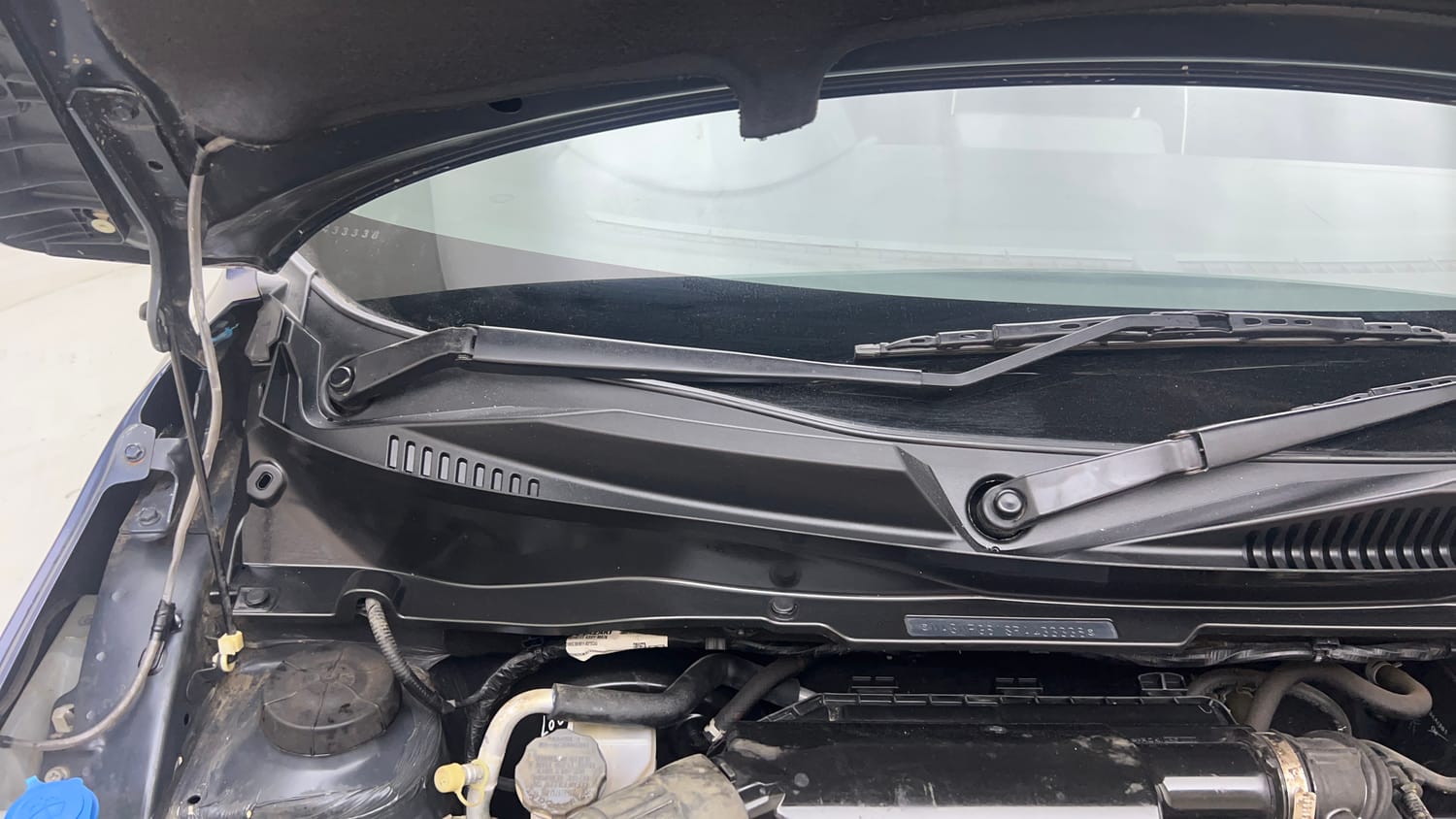 Used 2024 Maruti Suzuki Ignis Sigma 1.2 MT Petrol Manual engine ENGINE RIGHT SIDE HINGE & APRON VIEW