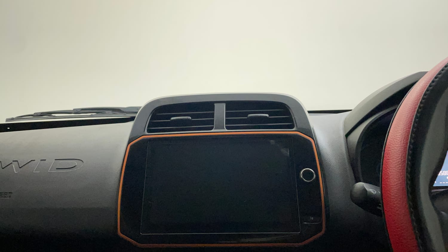Used 2020 Renault Kwid CLIMBER 1.0 Opt Petrol Manual top_features Integrated (in-dash) music system