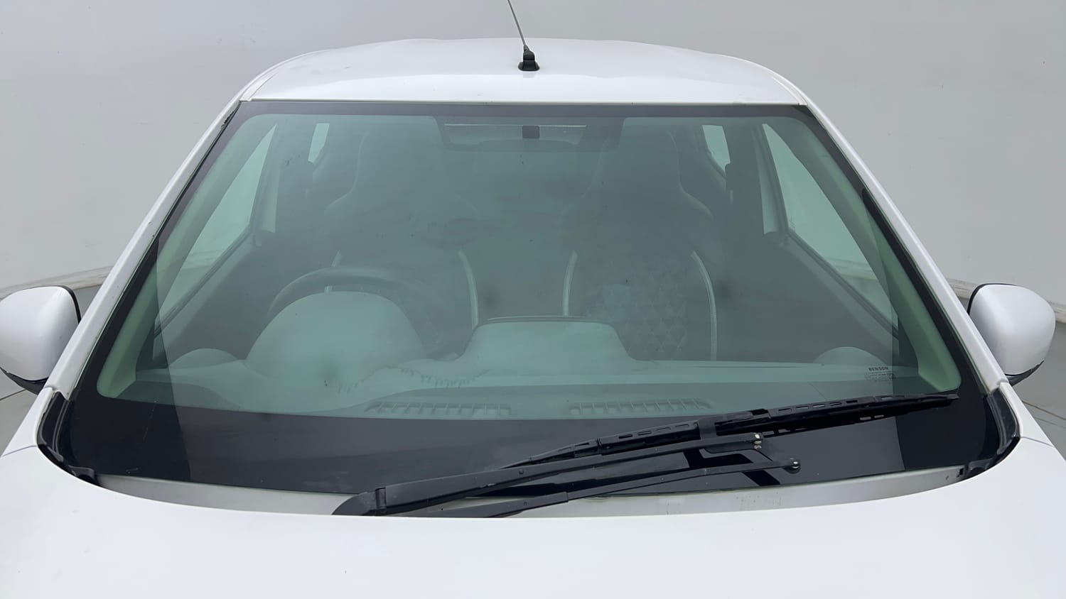 Used 2018 Renault Kwid 1.0 RXT Petrol Manual exterior FRONT WINDSHIELD VIEW