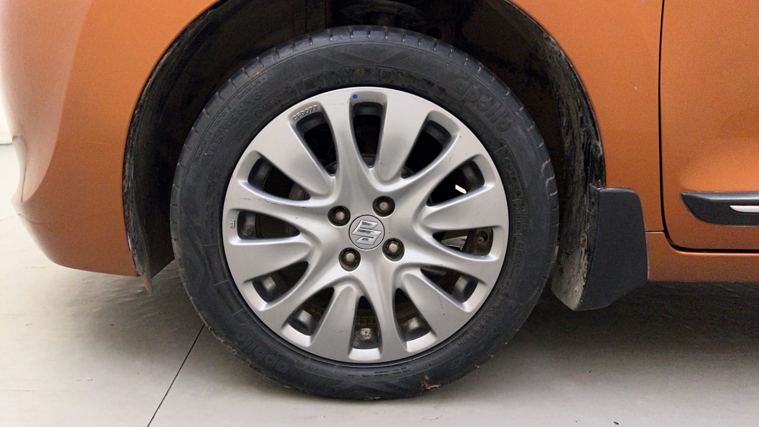 Used 2017 Maruti Suzuki Baleno Zeta 1.2 AT Petrol Automatic tyres LEFT FRONT TYRE RIM VIEW