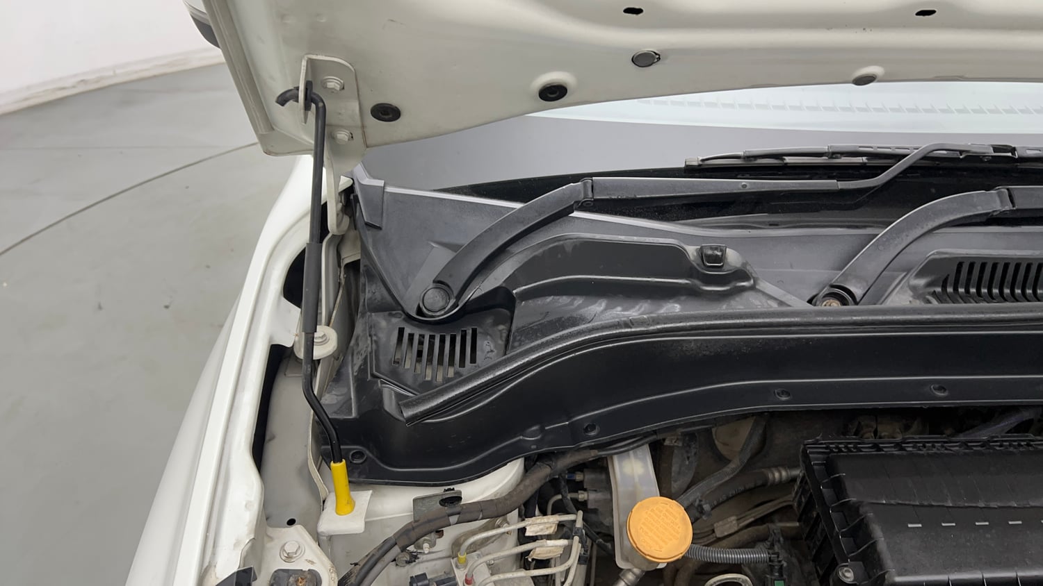 Used 2023 Tata Punch Creative AMT Petrol Automatic engine ENGINE RIGHT SIDE HINGE & APRON VIEW
