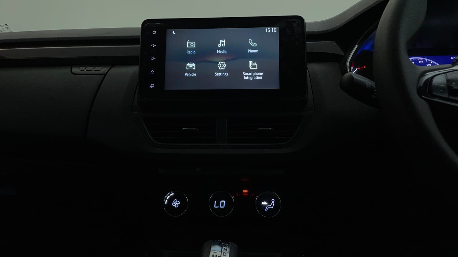 Used 2022 Renault Kiger RXZ AMT Petrol Automatic interior MUSIC SYSTEM & AC CONTROL VIEW