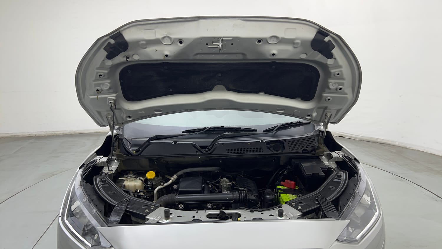 Used 2022 Nissan Magnite XE Petrol Manual engine ENGINE & BONNET OPEN FRONT VIEW