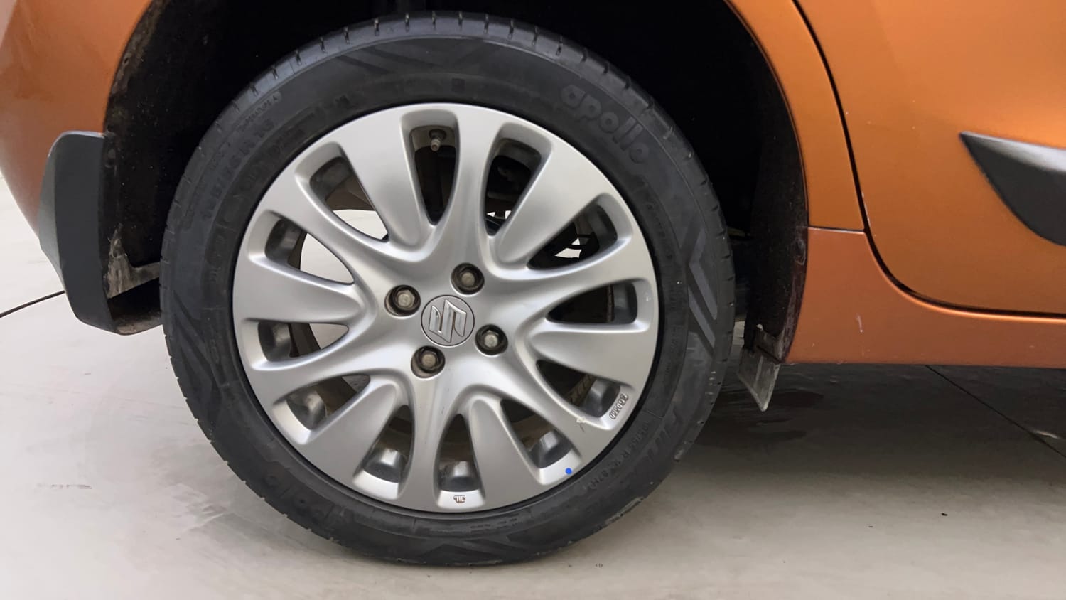 Used 2017 Maruti Suzuki Baleno Zeta 1.2 AT Petrol Automatic tyres RIGHT REAR TYRE RIM VIEW
