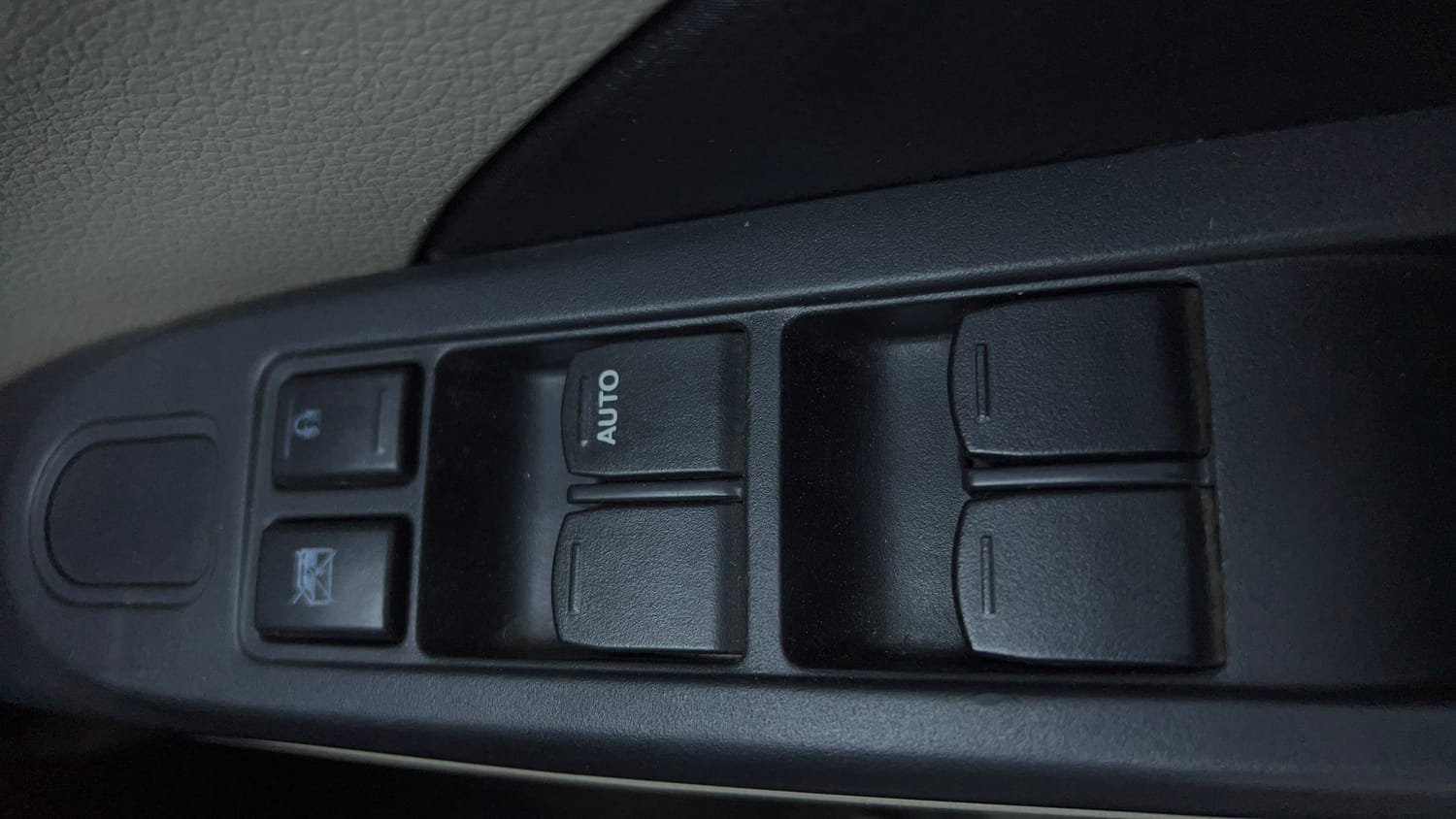 Used 2016 Maruti Suzuki Celerio VXi Petrol Manual top_features Power windows