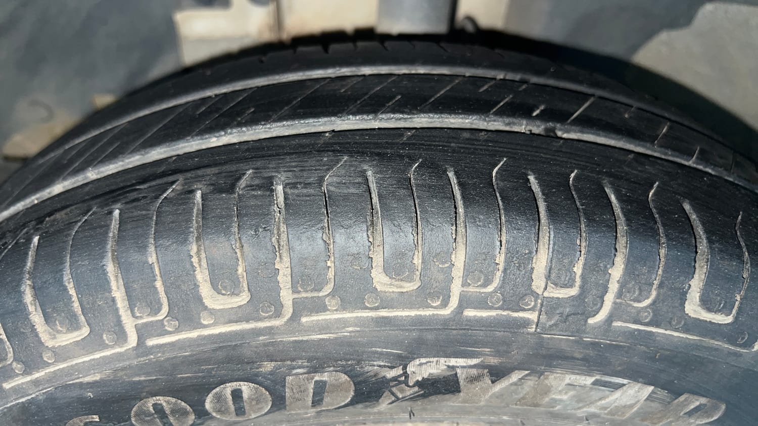 Used 2019 Renault Kwid RXT (O) 1.0 SCE Edition Petrol Manual tyres LEFT FRONT TYRE TREAD VIEW