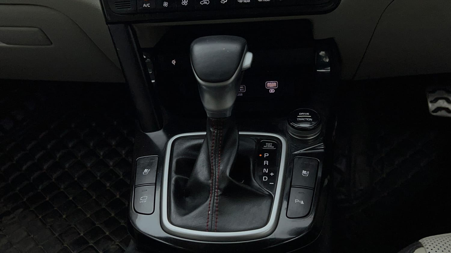 Used 2019 kia Seltos GTX Plus DCT 1.4 Petrol Automatic interior GEAR  KNOB VIEW