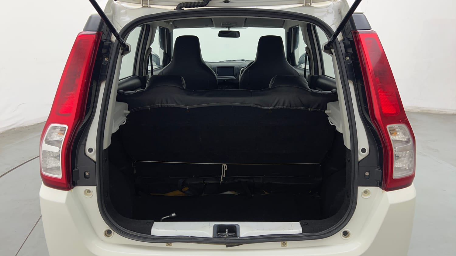 Used 2019 Maruti Suzuki Wagon R 1.0 LXi 1.0 Petrol Manual interior DICKY INSIDE VIEW