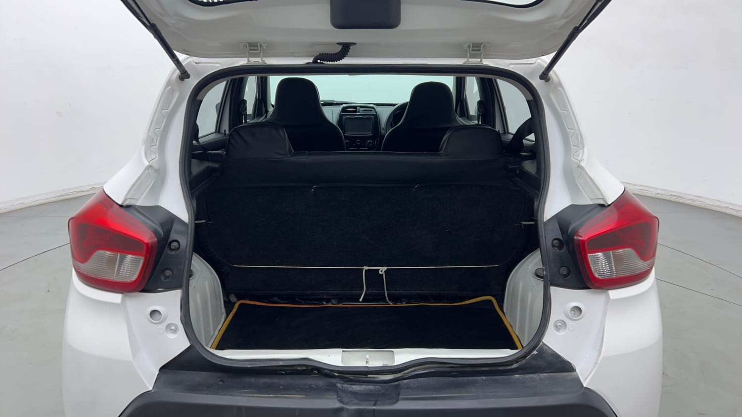 Used 2018 Renault Kwid 1.0 RXT Petrol Manual interior DICKY INSIDE VIEW