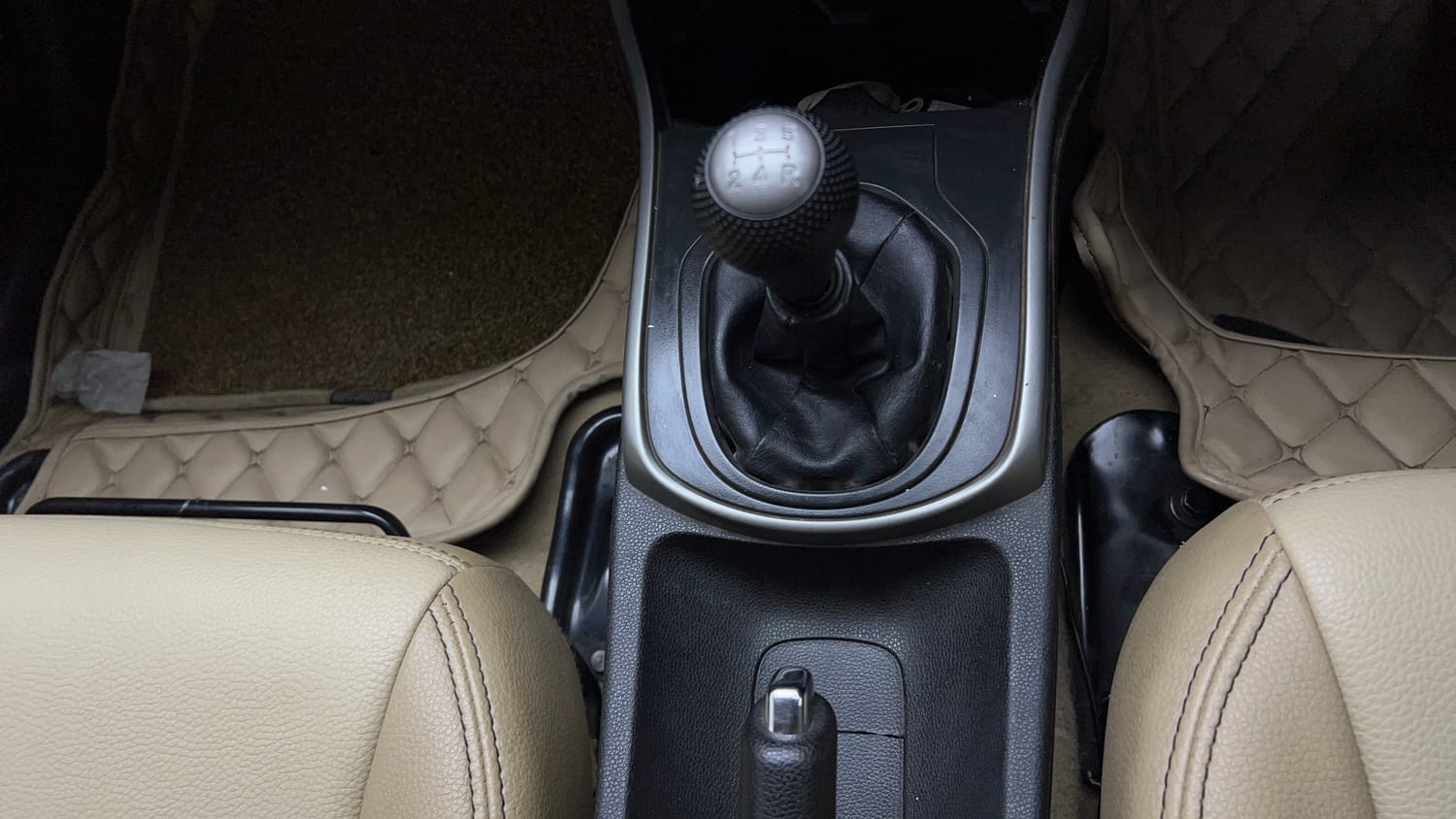 Used 2022 Honda City 4th Generation V Petrol Petrol Manual interior GEAR  KNOB VIEW