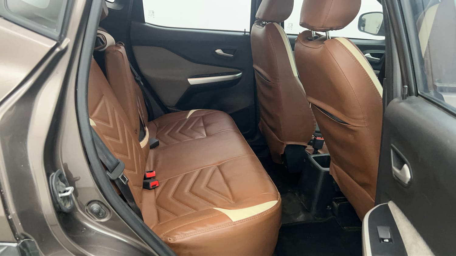 Used 2021 Nissan Magnite XV Turbo Petrol Manual interior RIGHT SIDE REAR DOOR CABIN VIEW