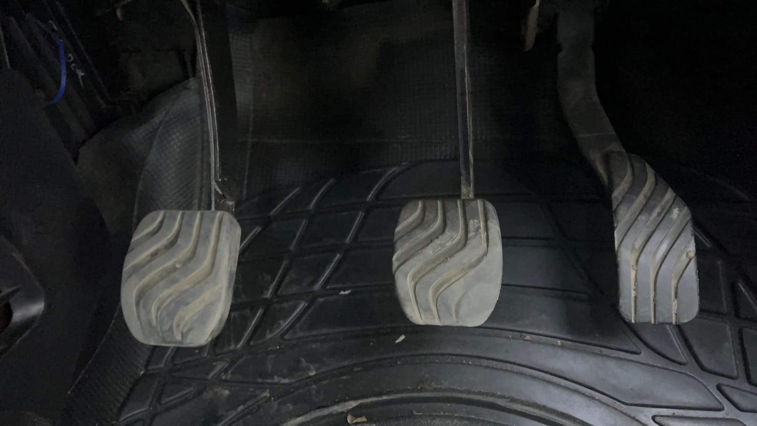 Used 2018 Renault Kwid RXT (O) 1.0 SCE Edition Petrol Manual interior PEDALS VIEW