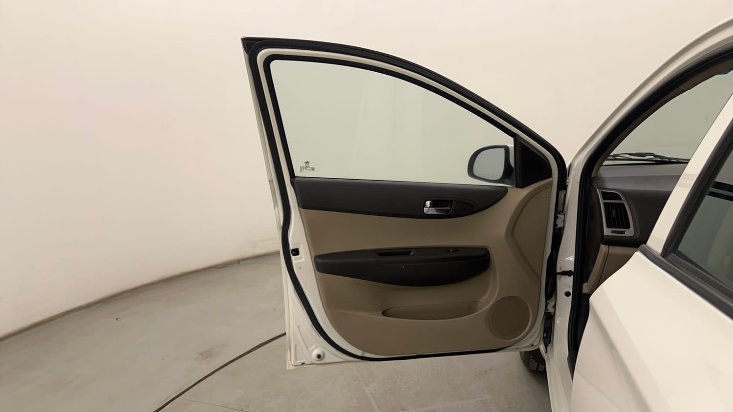 Used 2012 Hyundai i20 Asta 1.2 Petrol Manual interior LEFT FRONT DOOR OPEN VIEW