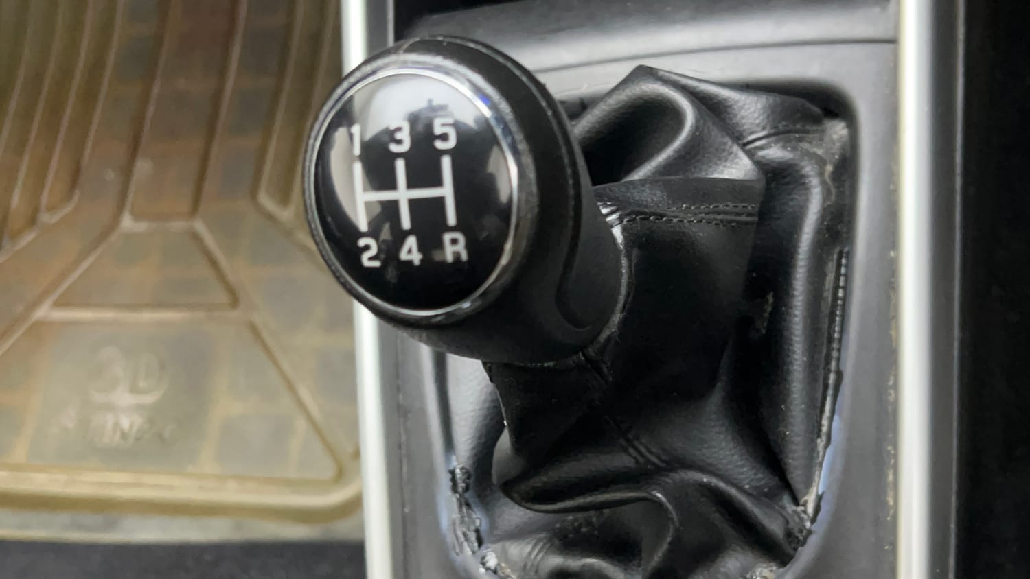 Used 2017 Maruti Suzuki Baleno Delta 1.2 Petrol Manual interior GEAR  KNOB VIEW