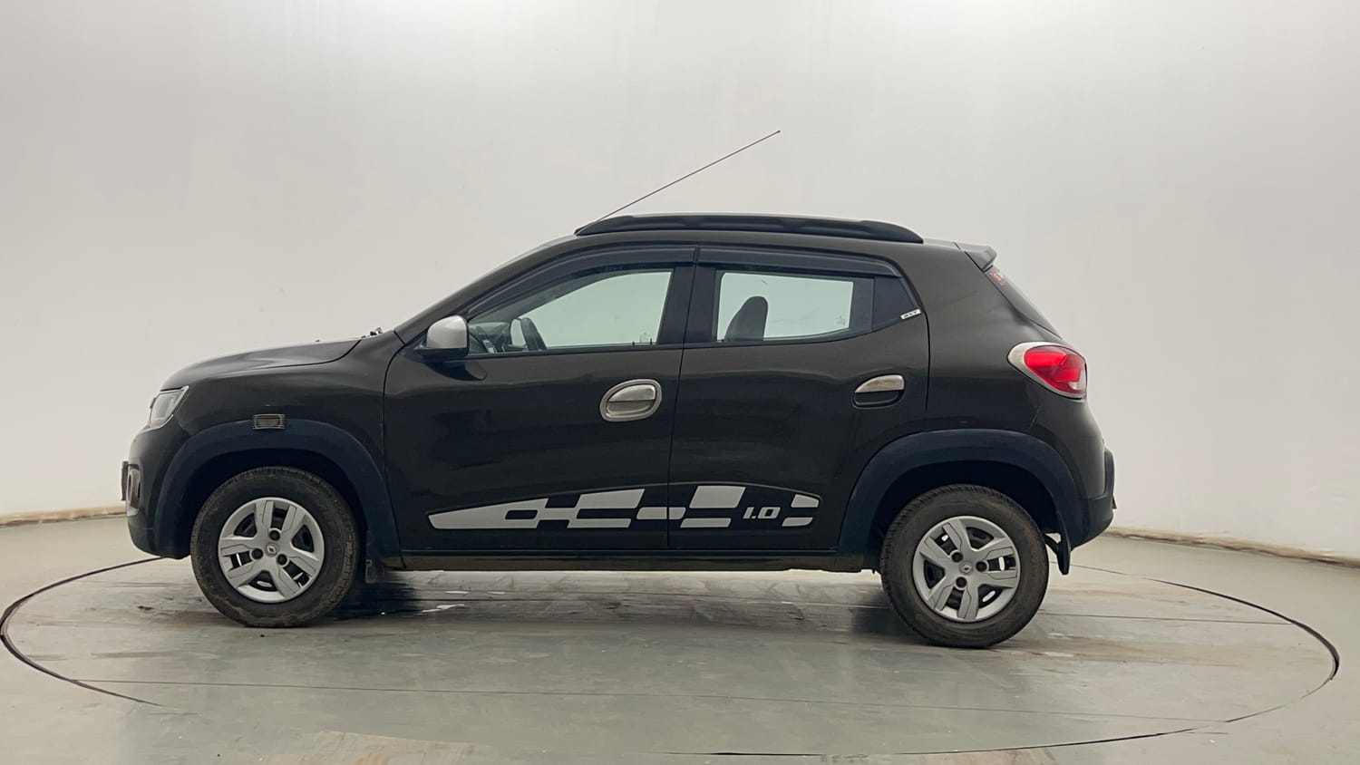 Used 2018 Renault Kwid 1.0 RXT Petrol Manual exterior LEFT SIDE VIEW