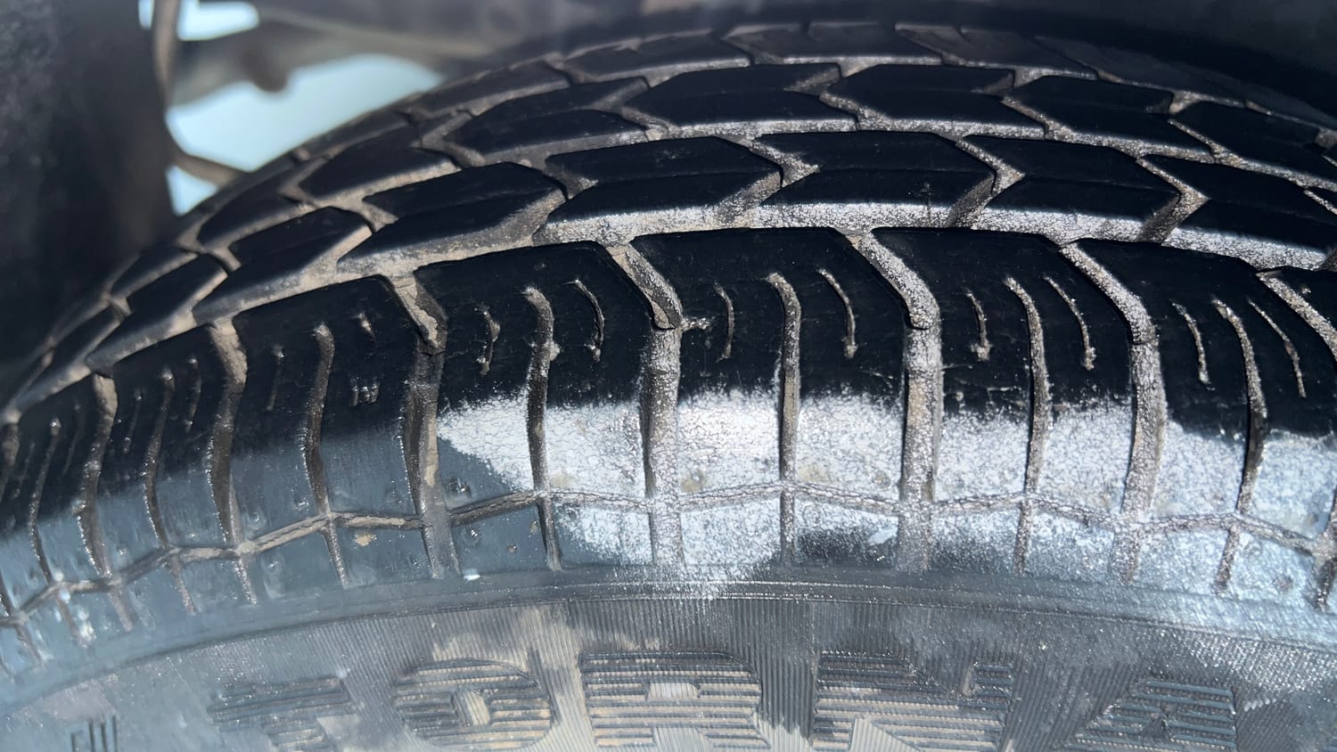 Used 2015 Maruti Suzuki Swift Lxi (O) Petrol Manual tyres RIGHT REAR TYRE TREAD VIEW