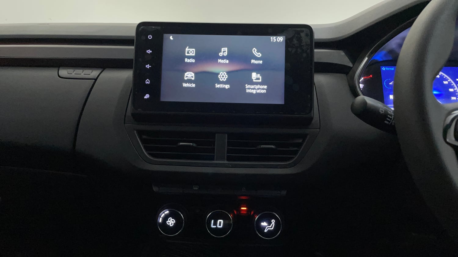 Used 2022 Renault Kiger RXZ AMT Petrol Automatic top_features Integrated (in-dash) music system