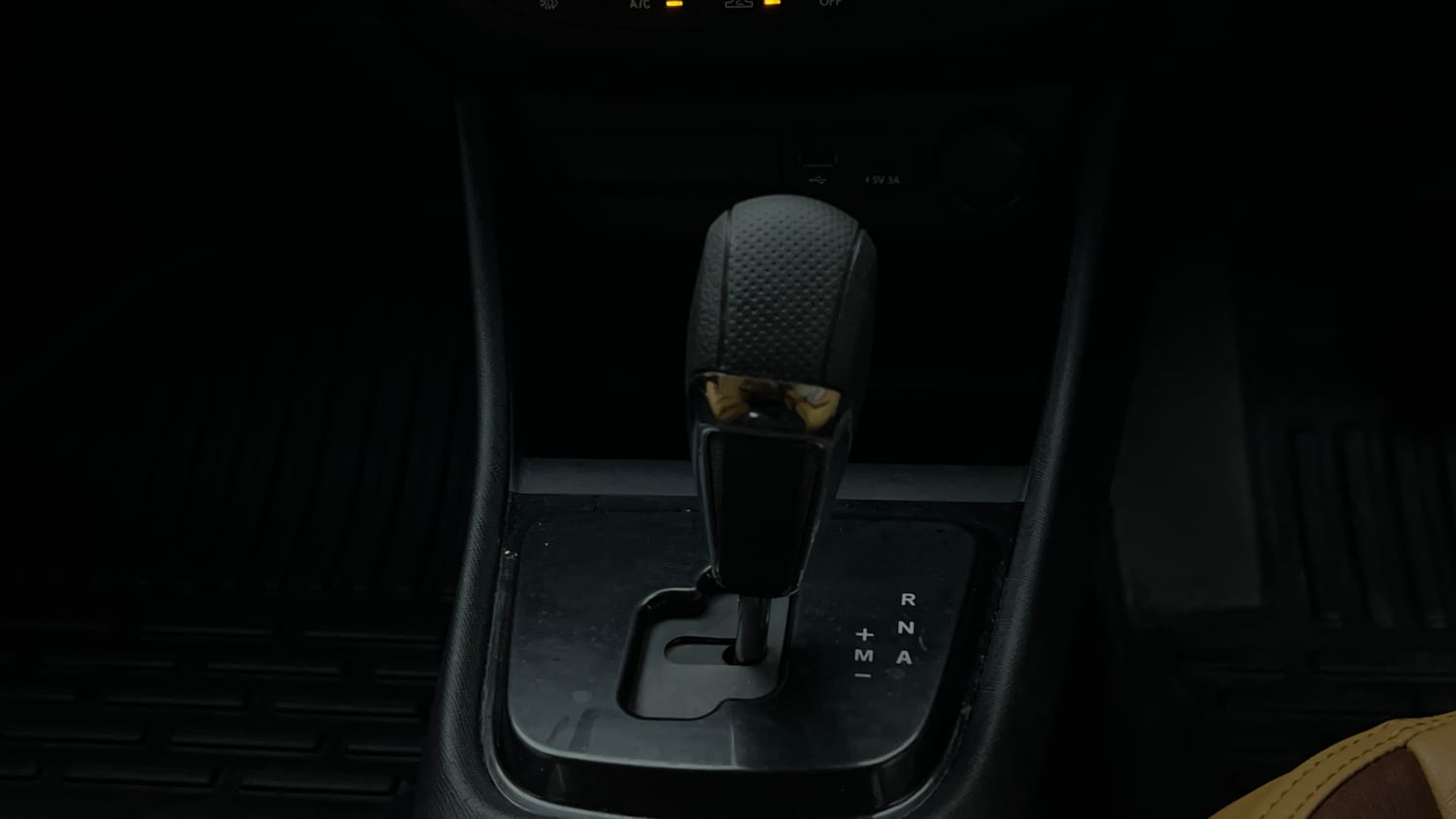 Used 2023 Tata Punch Creative Dual Tone AMT Sunroof Petrol Automatic interior GEAR  KNOB VIEW