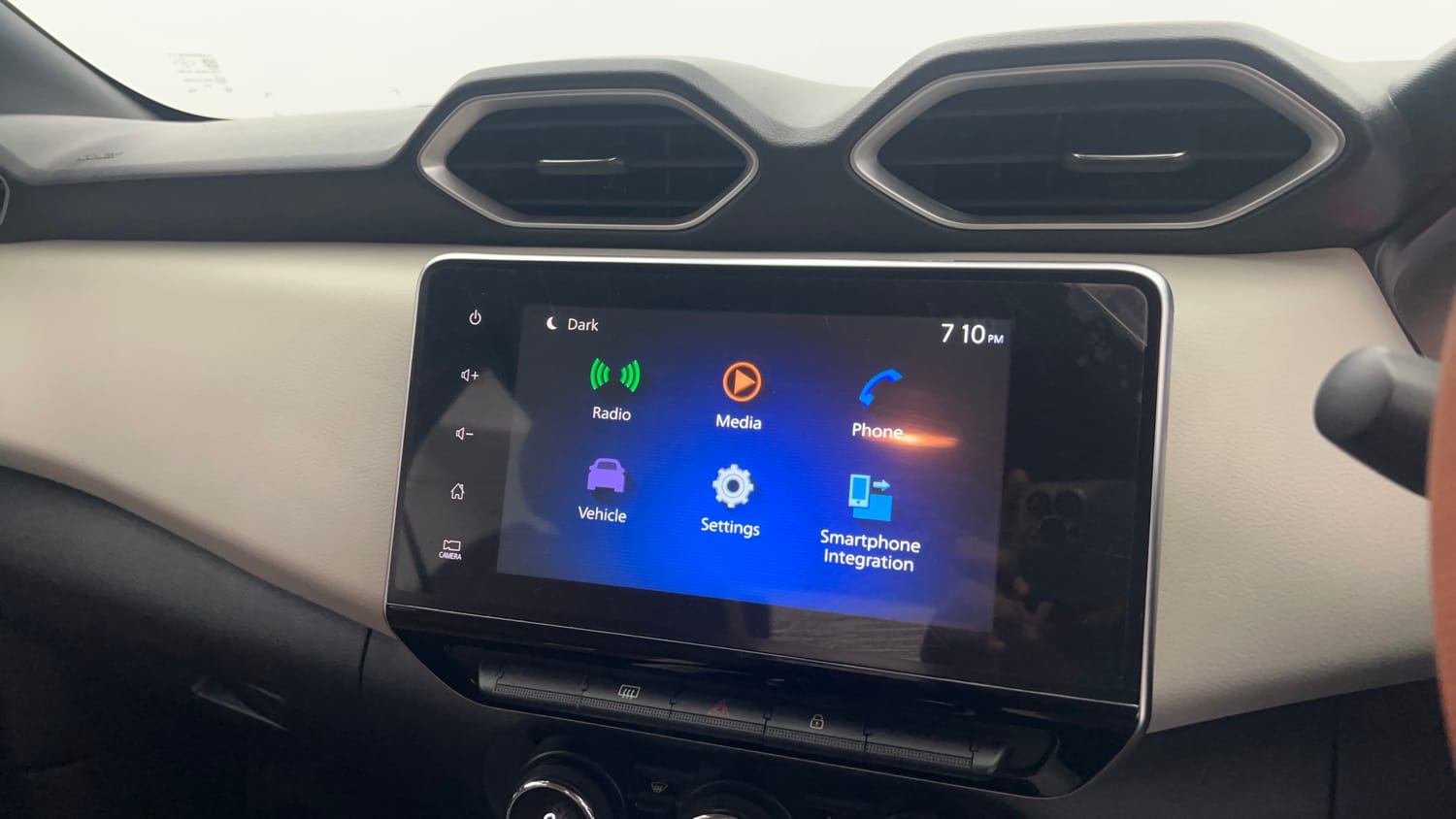 Used 2021 Nissan Magnite XV Turbo Petrol Manual top_features Touch screen infotainment system