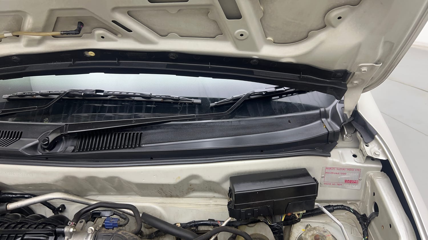 Used 2020 Maruti Suzuki Alto 800 VXi Petrol Manual engine ENGINE LEFT SIDE HINGE & APRON VIEW