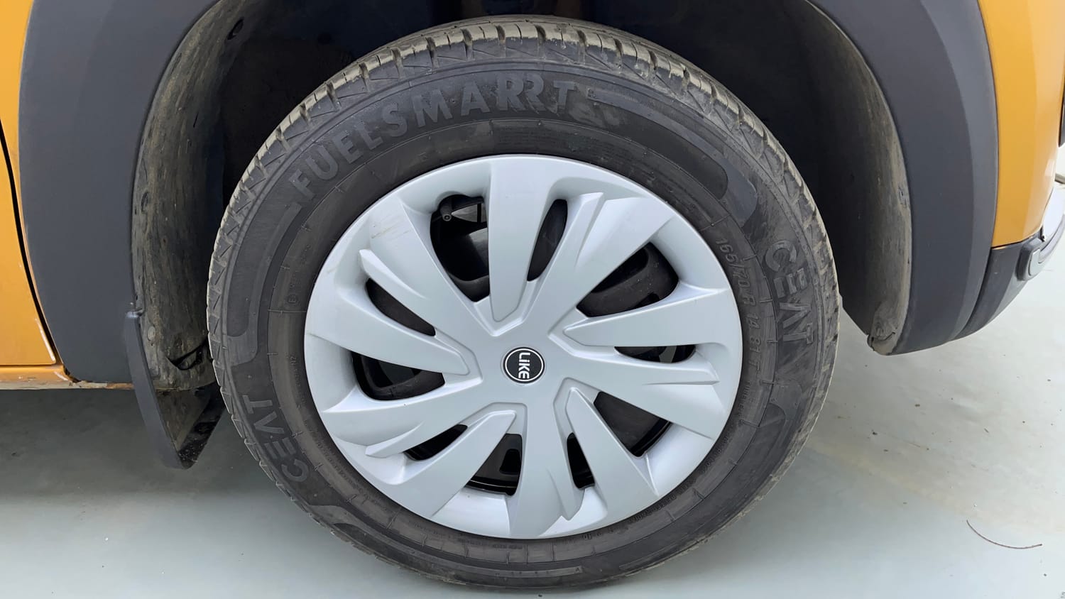 Used 2022 Renault Kwid CLIMBER AMT Petrol Automatic tyres RIGHT FRONT TYRE RIM VIEW