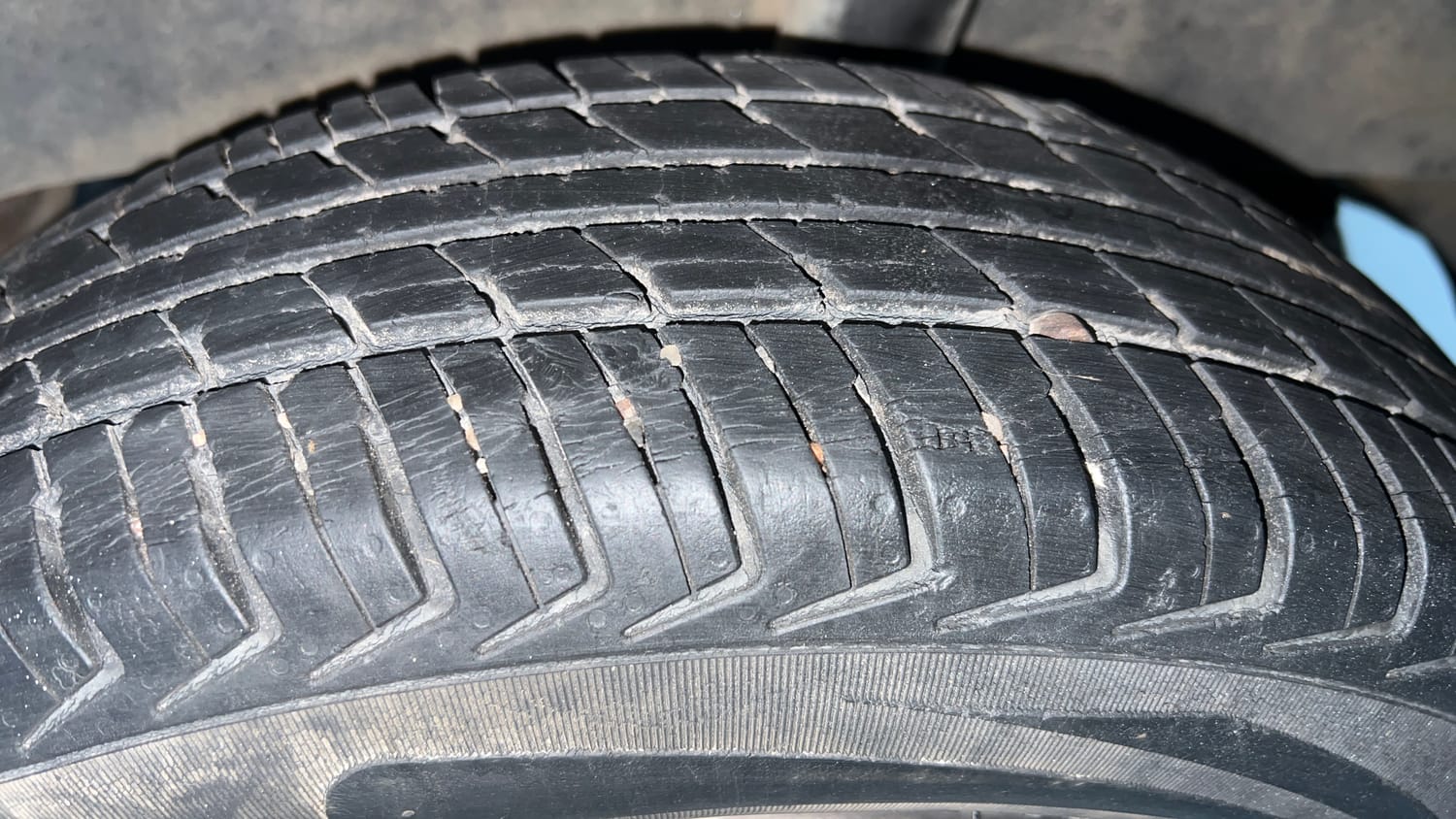Used 2018 Renault Kwid 1.0 RXT Petrol Manual tyres LEFT REAR TYRE TREAD VIEW