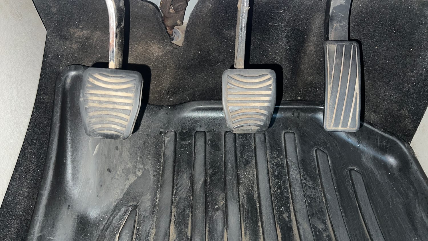 Used 2022 Mahindra XUV 300 W6 1.5 Diesel Diesel Manual interior PEDALS VIEW
