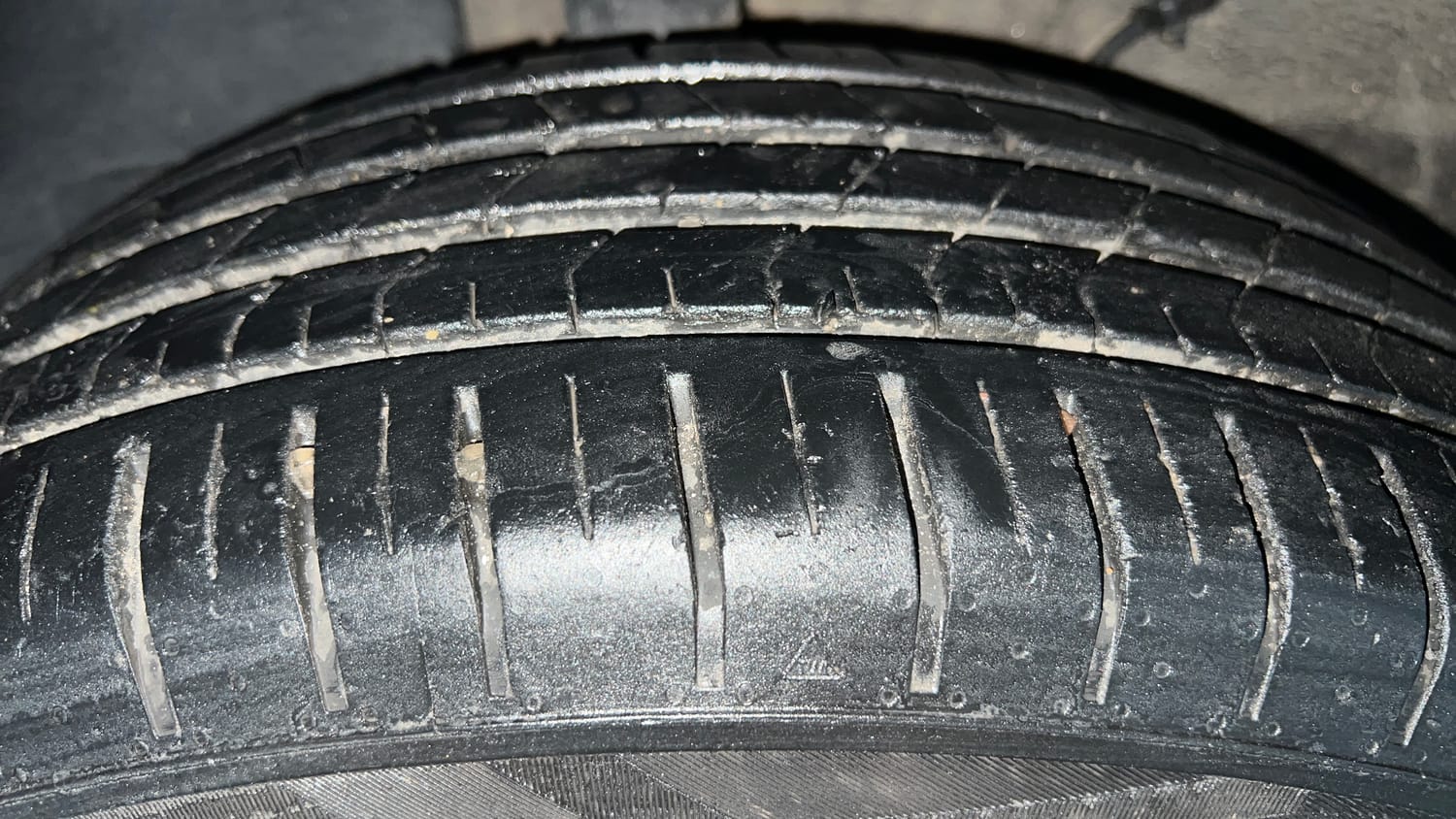Used 2023 Tata Punch Creative Dual Tone AMT Sunroof Petrol Automatic tyres RIGHT REAR TYRE TREAD VIEW