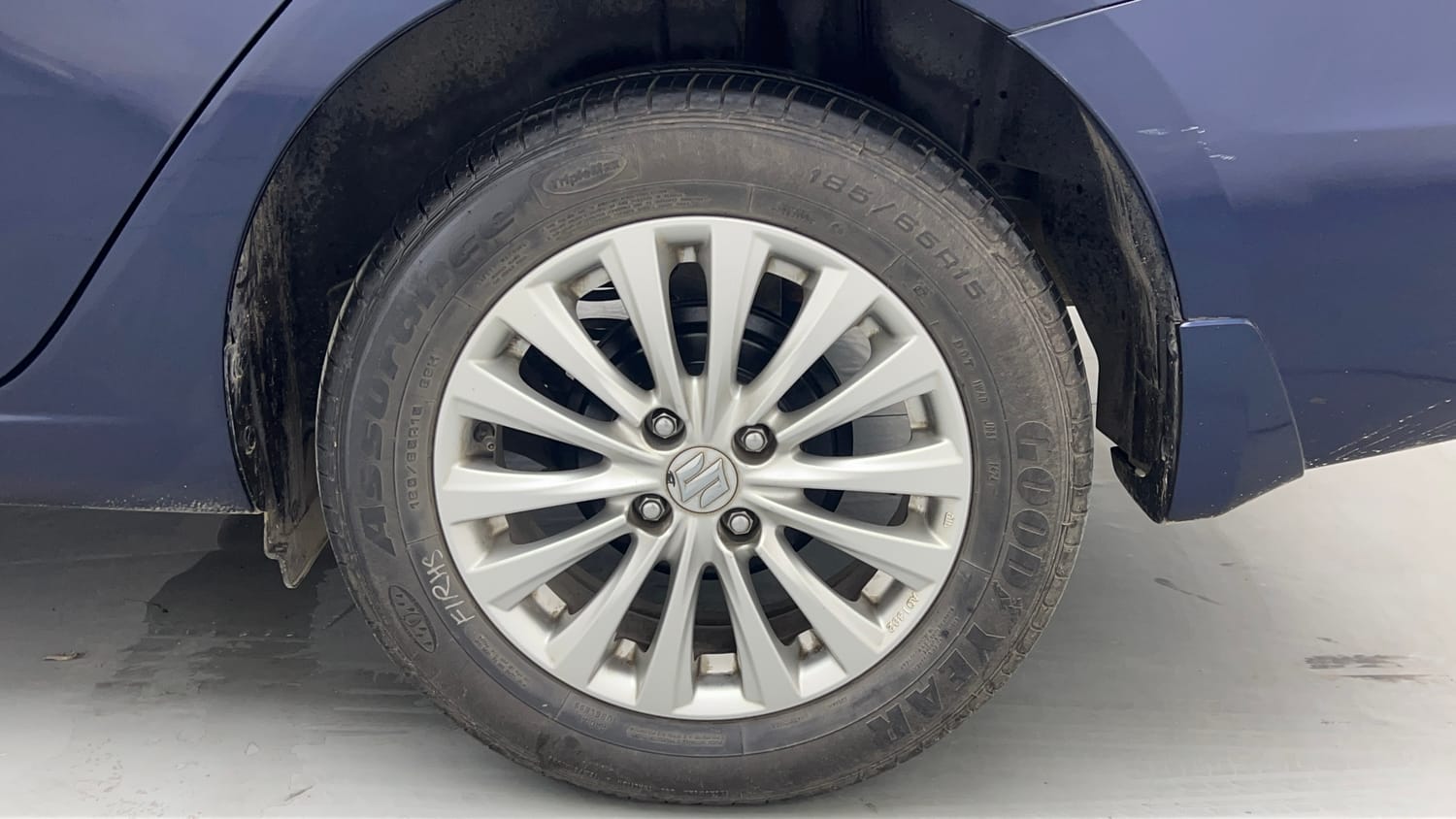 Used 2024 Maruti Suzuki Ciaz Zeta 1.5 AT Petrol Automatic tyres LEFT REAR TYRE RIM VIEW