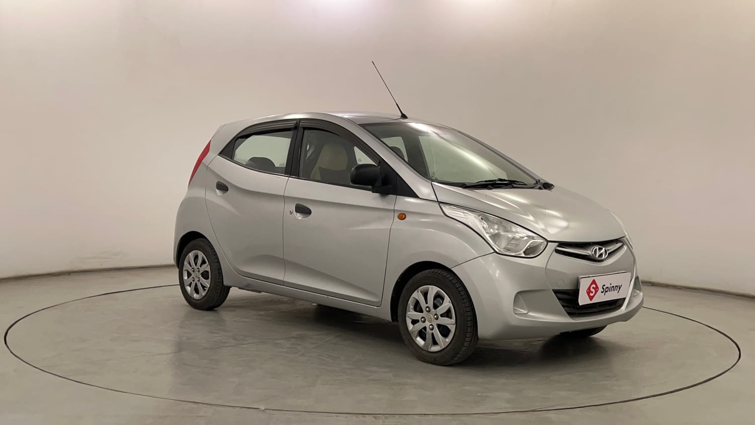 Used 2018 Hyundai Eon Magna + Petrol Manual exterior RIGHT FRONT CORNER VIEW