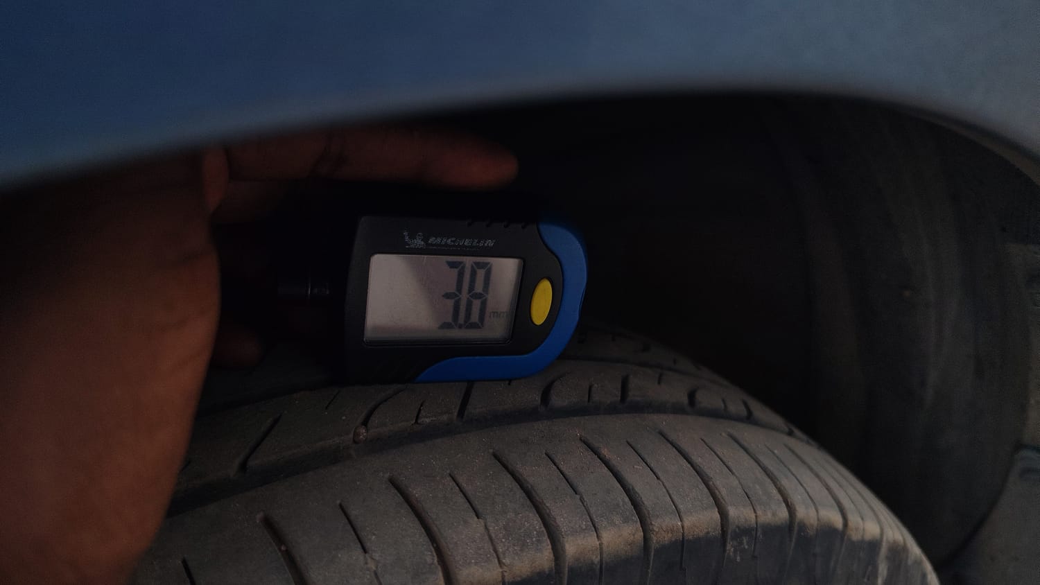 Used 2016 Maruti Suzuki Wagon R 1.0 VXI AMT Petrol Automatic tyres LEFT FRONT TYRE TREAD VIEW