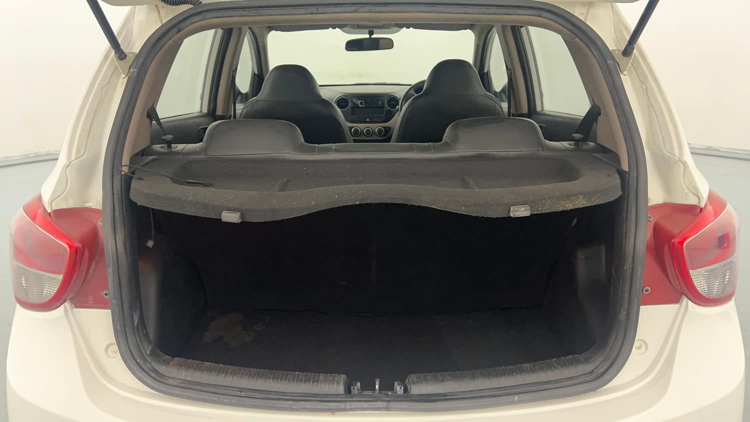Used 2014 Hyundai Grand i10 Magna 1.2 Kappa VTVT Petrol Manual interior DICKY INSIDE VIEW