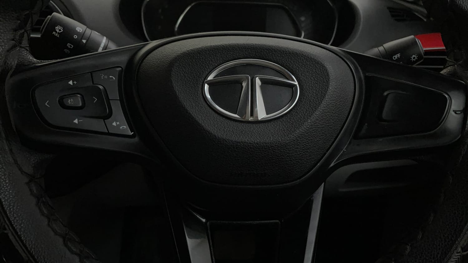 Used 2021 Tata Tiago XZA Plus Petrol Automatic top_features Airbags