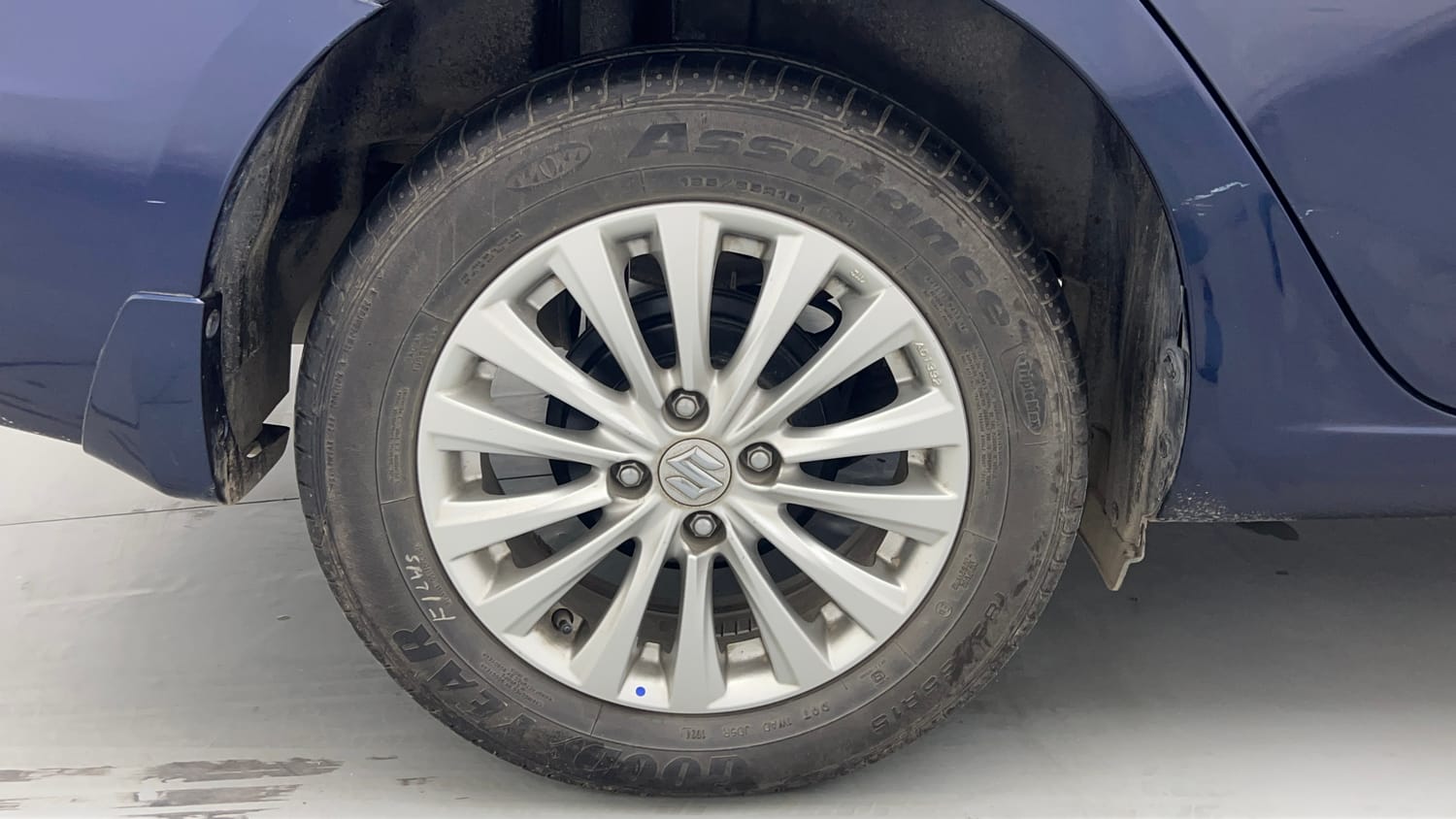 Used 2024 Maruti Suzuki Ciaz Zeta 1.5 AT Petrol Automatic tyres RIGHT REAR TYRE RIM VIEW