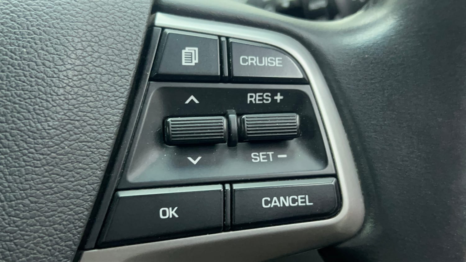 Used 2019 Hyundai Elantra 2.0 SX (O) AT Petrol Automatic top_features Cruise control