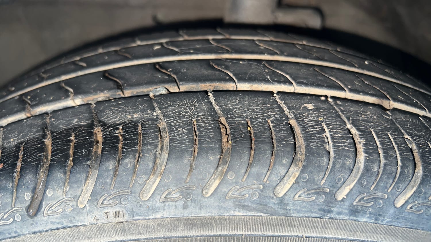 Used 2016 Maruti Suzuki Celerio VXi Petrol Manual tyres LEFT FRONT TYRE TREAD VIEW
