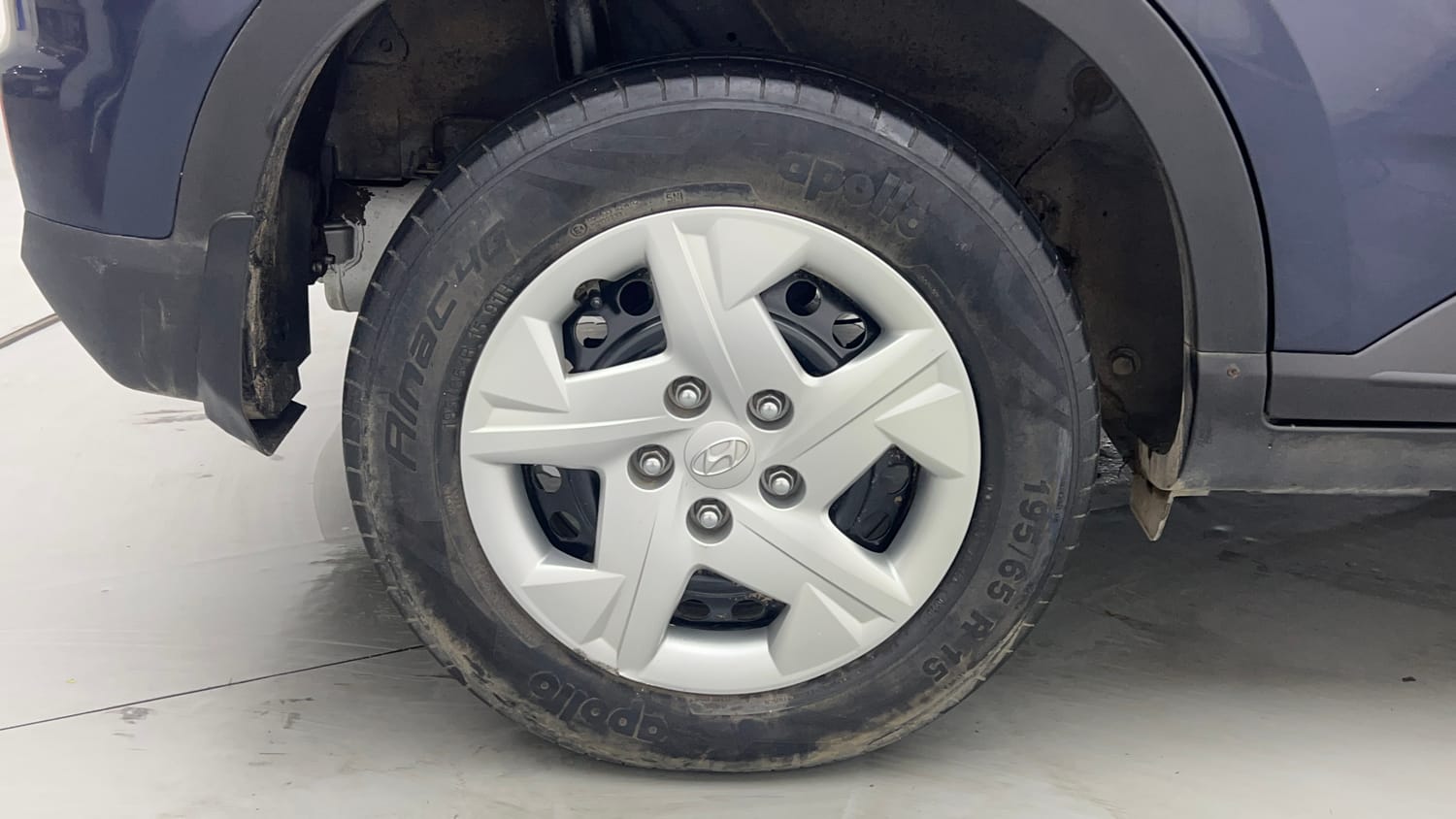 Used 2020 Hyundai Venue S 1.0 Turbo DCT Petrol Automatic tyres RIGHT REAR TYRE RIM VIEW