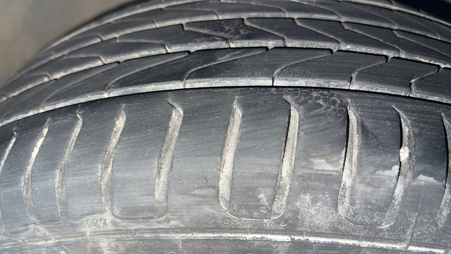 Used 2016 Volkswagen Vento Highline 1.2 (P) AT Petrol Automatic tyres LEFT FRONT TYRE TREAD VIEW