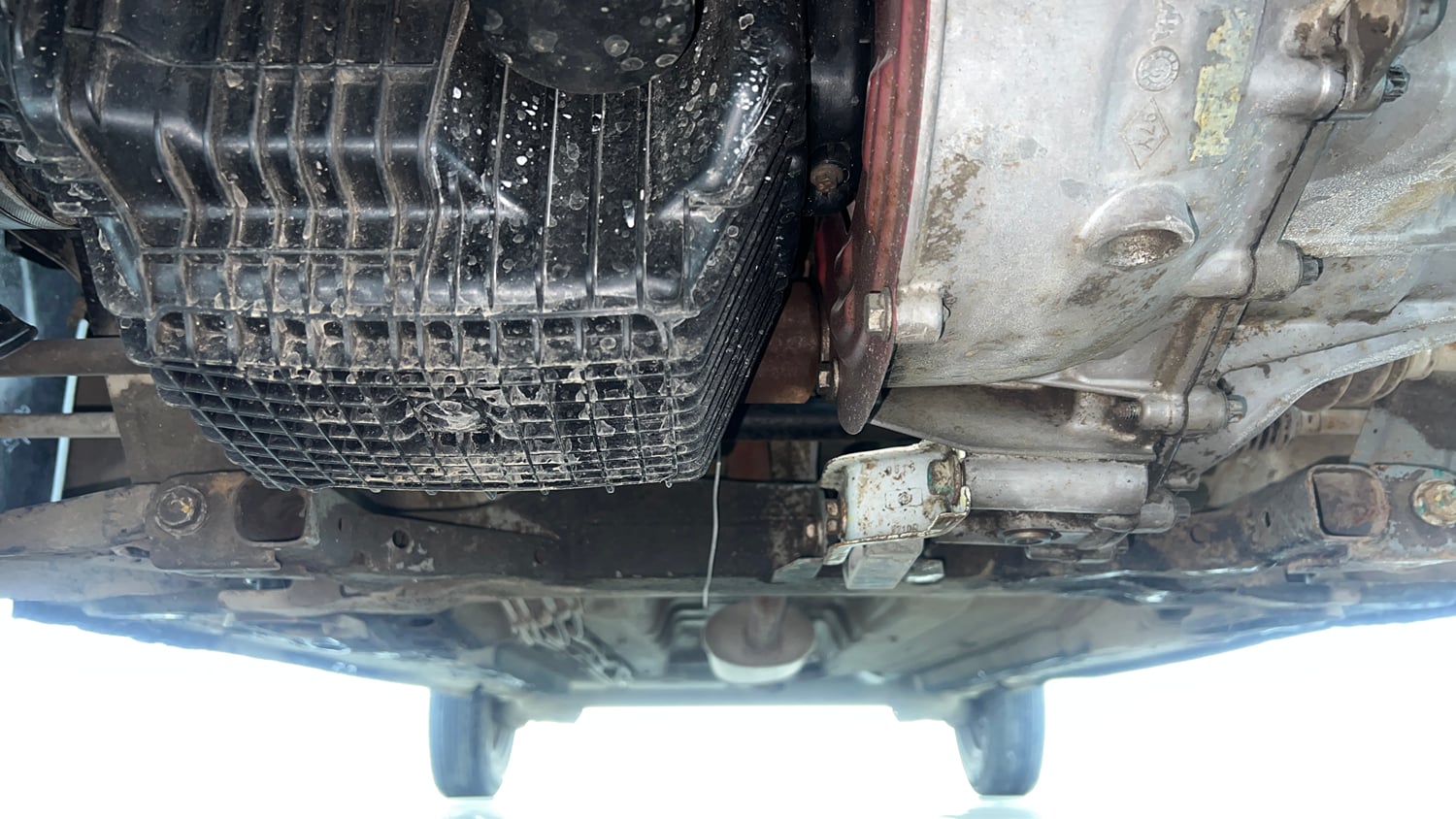Used 2016 Renault Kwid RXT Petrol Manual extra FRONT LEFT UNDERBODY VIEW