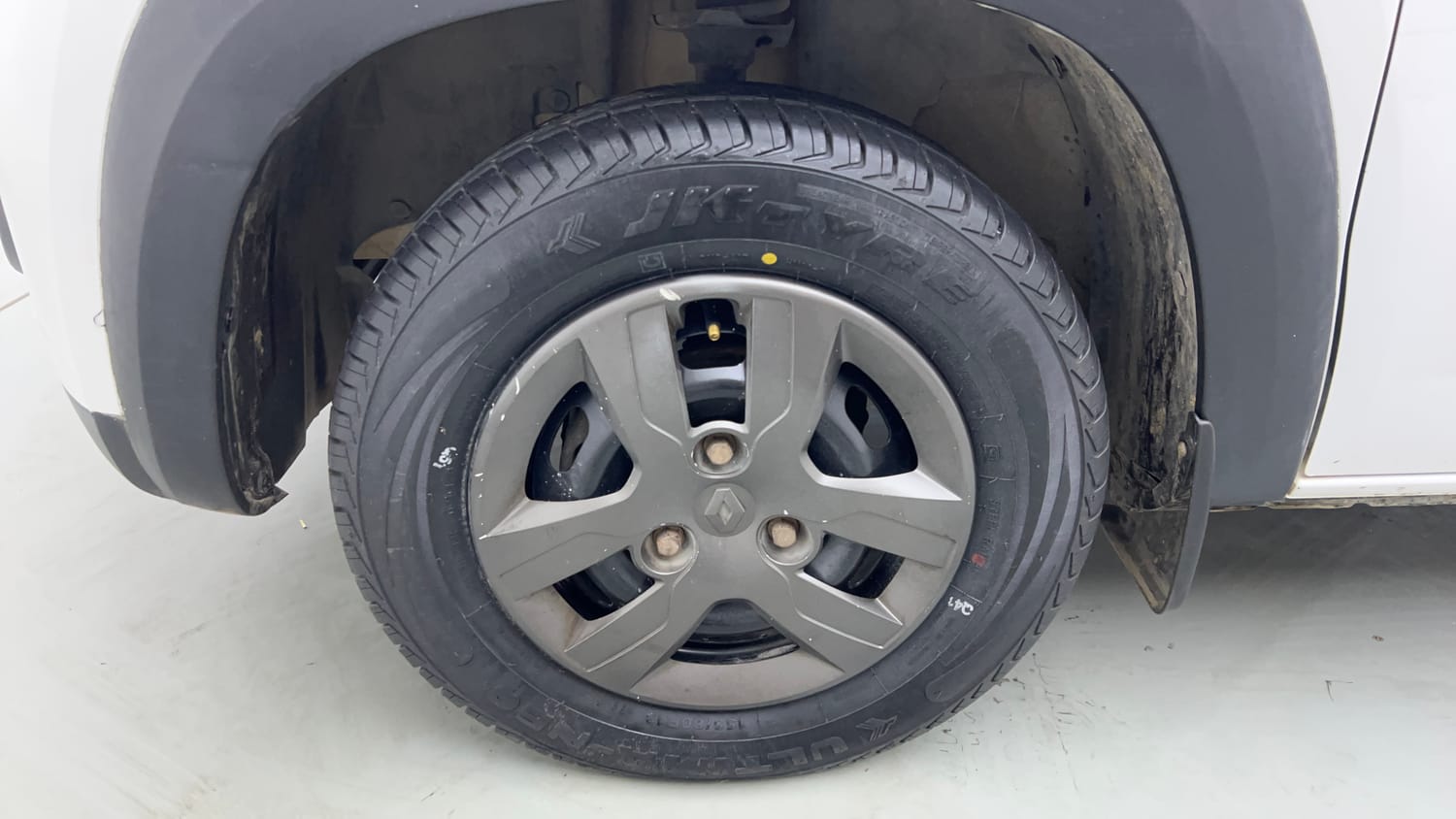 Used 2018 Renault Kwid 1.0 RXT Petrol Manual tyres LEFT FRONT TYRE RIM VIEW