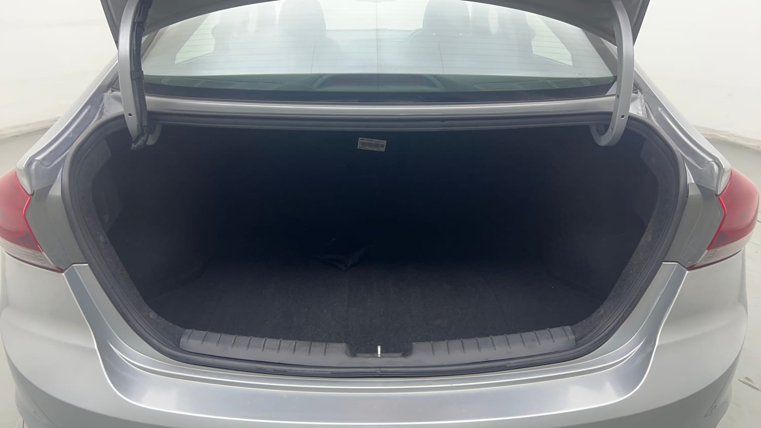 Used 2019 Hyundai Elantra 2.0 SX (O) AT Petrol Automatic interior DICKY INSIDE VIEW