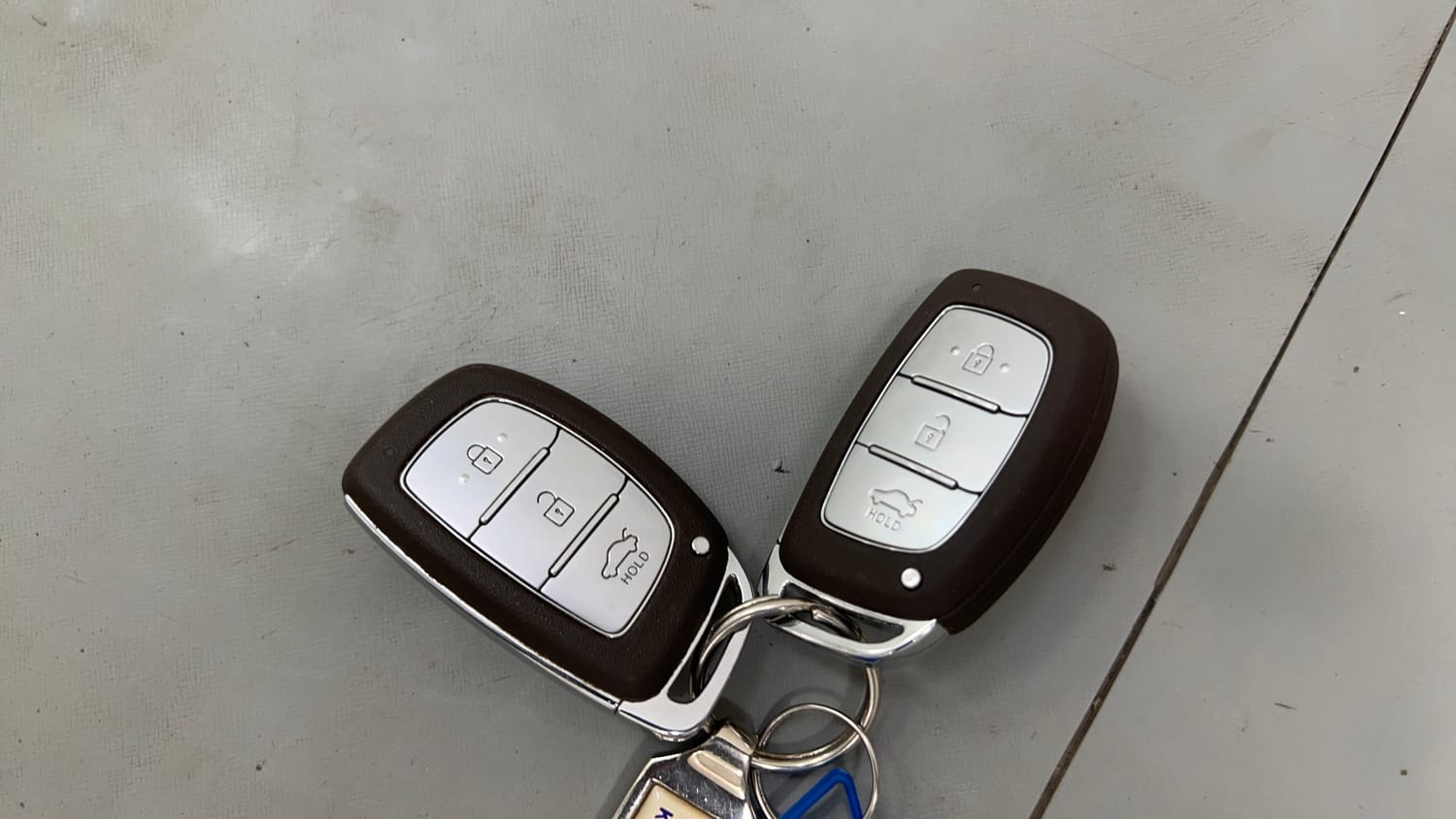 Used 2022 Hyundai Aura SX 1.2 Petrol Petrol Manual extra CAR KEY VIEW