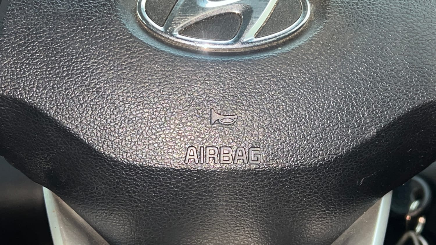 Used 2020 Hyundai Venue S 1.0 Turbo DCT Petrol Automatic top_features Airbags
