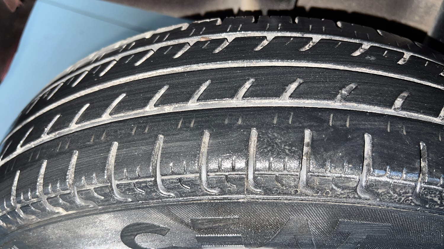 Used 2017 Datsun Redi-GO T (O) Petrol Manual tyres RIGHT REAR TYRE TREAD VIEW