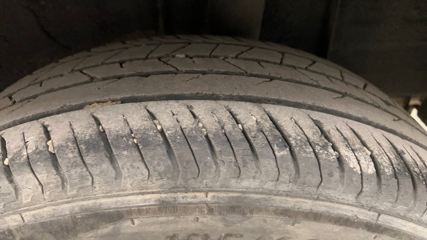 Used 2023 Nissan Magnite XV Petrol Manual tyres LEFT REAR TYRE TREAD VIEW