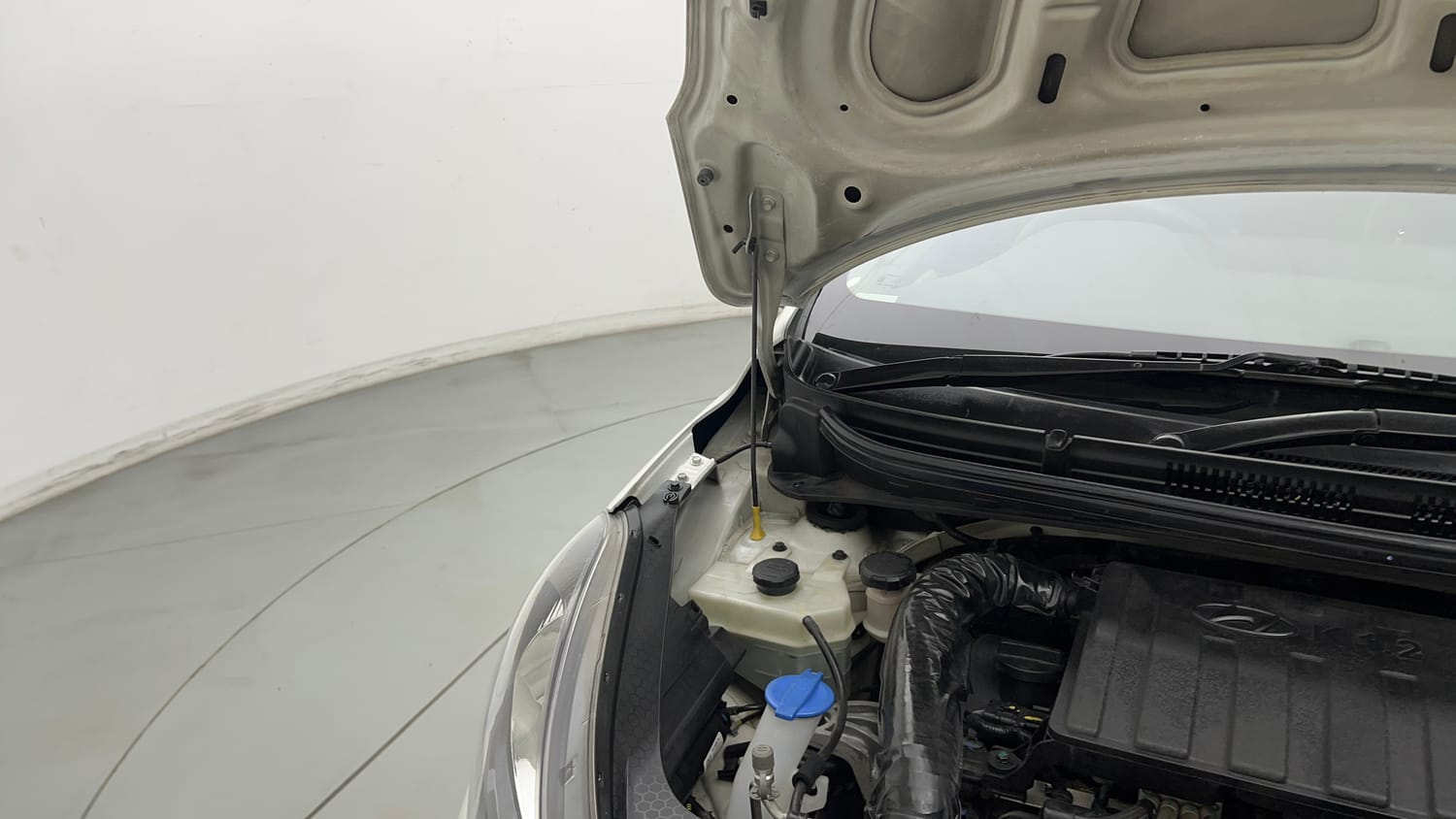 Used 2022 Hyundai Grand i10 Nios Sportz 1.2 Kappa VTVT CNG Cng Manual engine ENGINE RIGHT SIDE HINGE & APRON VIEW