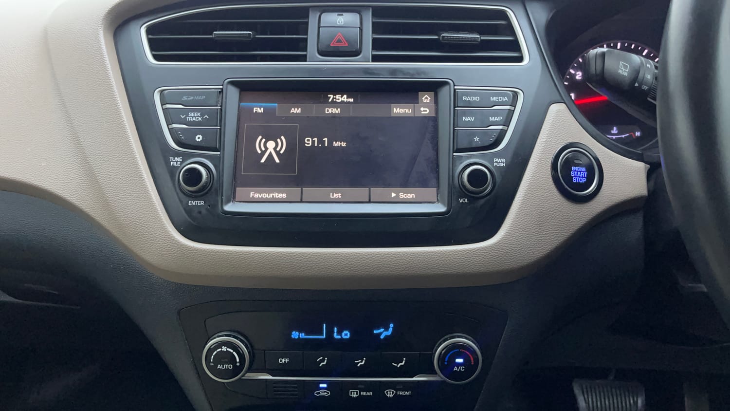 Used 2020 Hyundai Elite i20 Asta 1.2 (O) CVT Petrol Automatic interior MUSIC SYSTEM & AC CONTROL VIEW