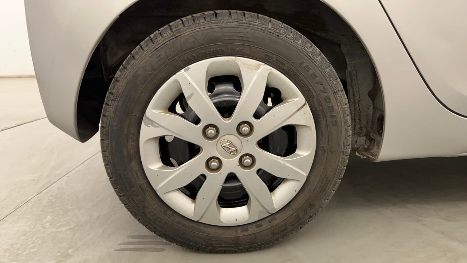 Used 2018 Hyundai Eon Magna + Petrol Manual tyres RIGHT REAR TYRE RIM VIEW