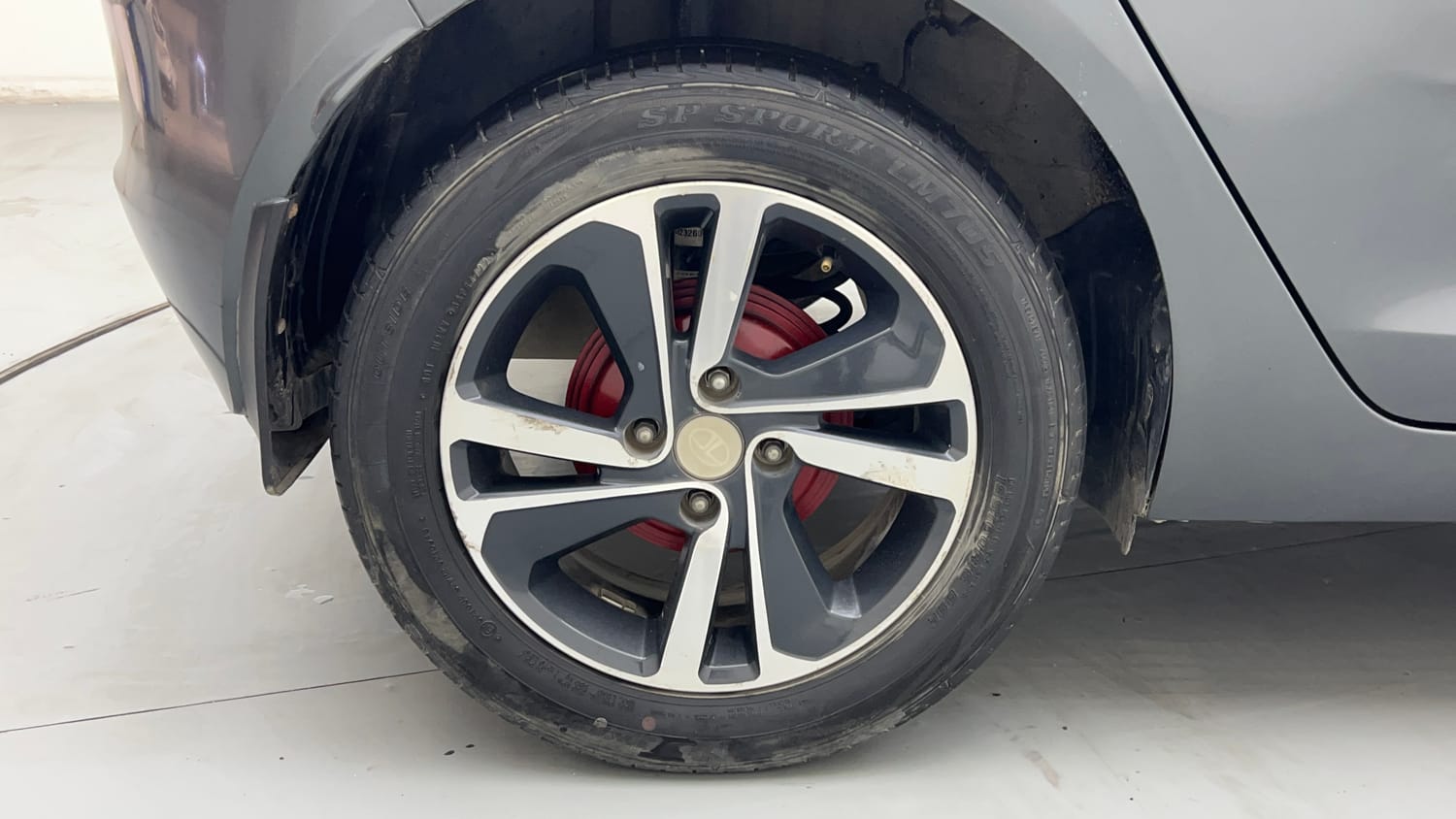 Used 2024 Tata Altroz XZ iCNG Cng Manual tyres RIGHT REAR TYRE RIM VIEW
