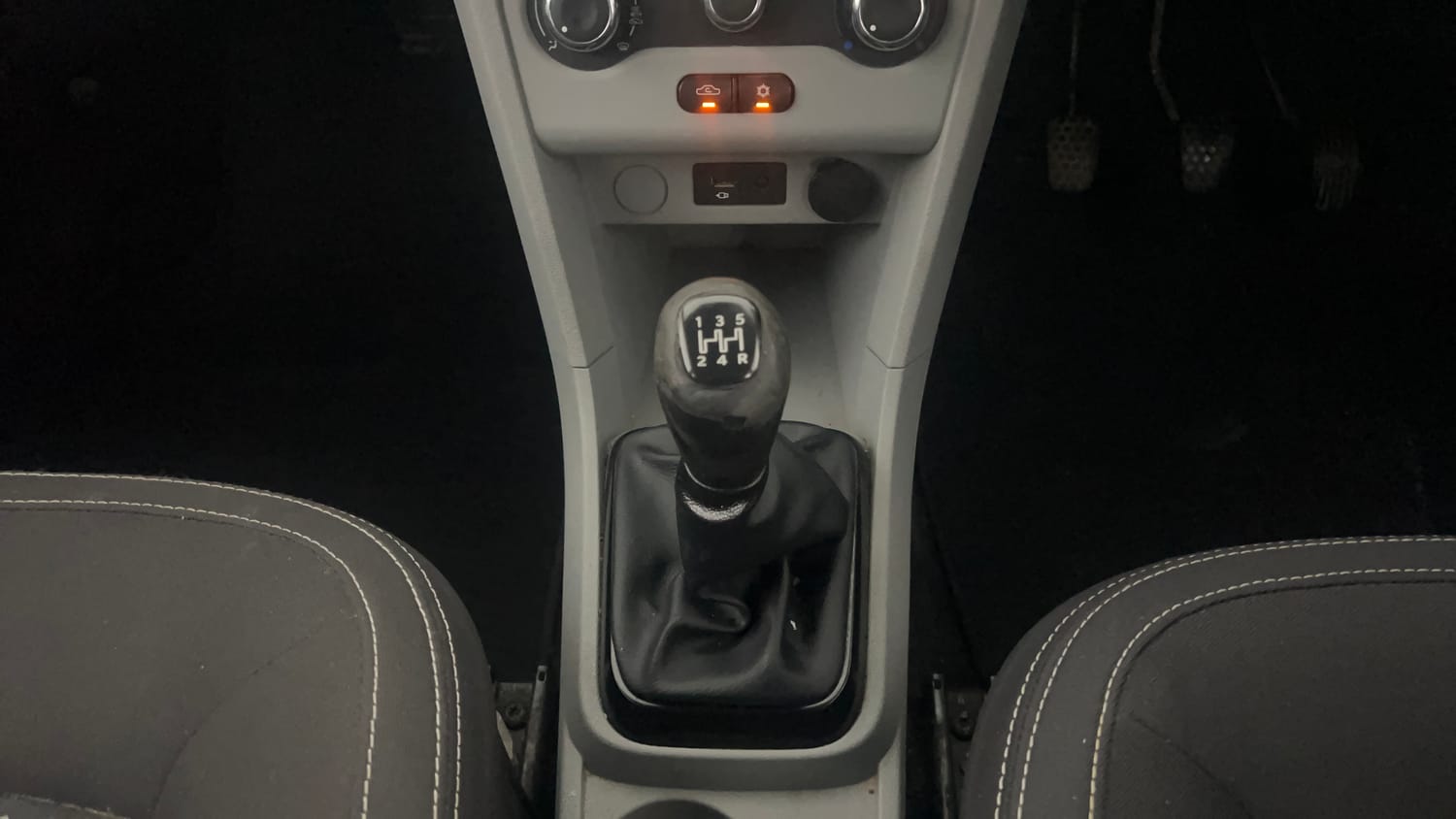 Used 2022 Tata Tiago XZ Petrol Manual interior GEAR  KNOB VIEW